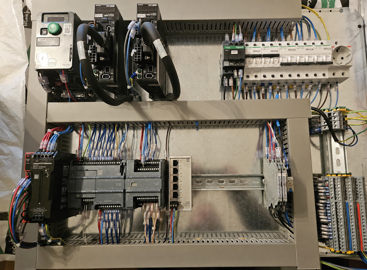Cuadro eléctrico de una versión anterior (CCPB6).